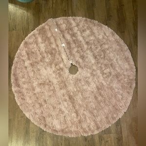 48” round super soft dusty rose Christmas tree skirt 🎄